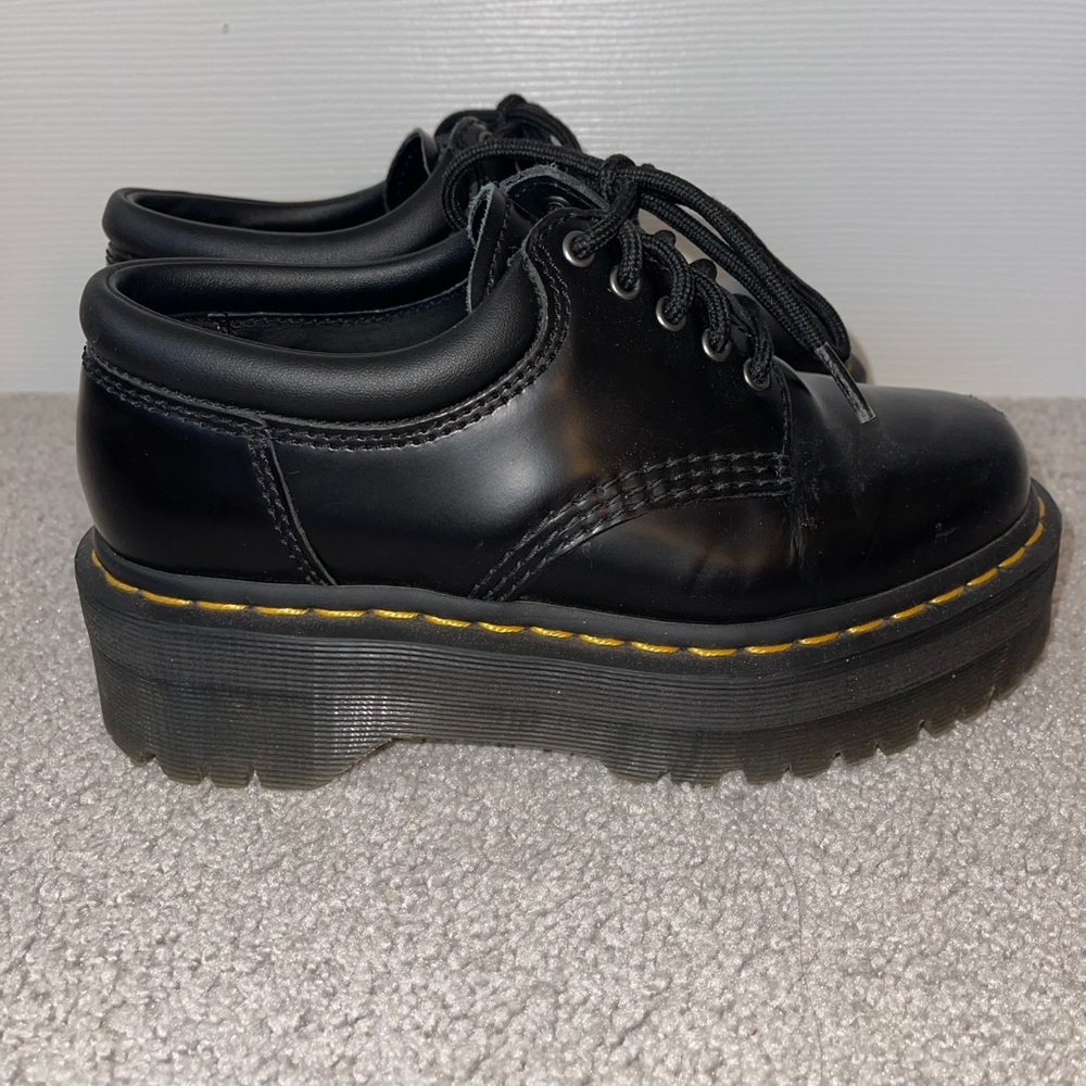 Dr. Martins black leather shoes | 8053 Quad